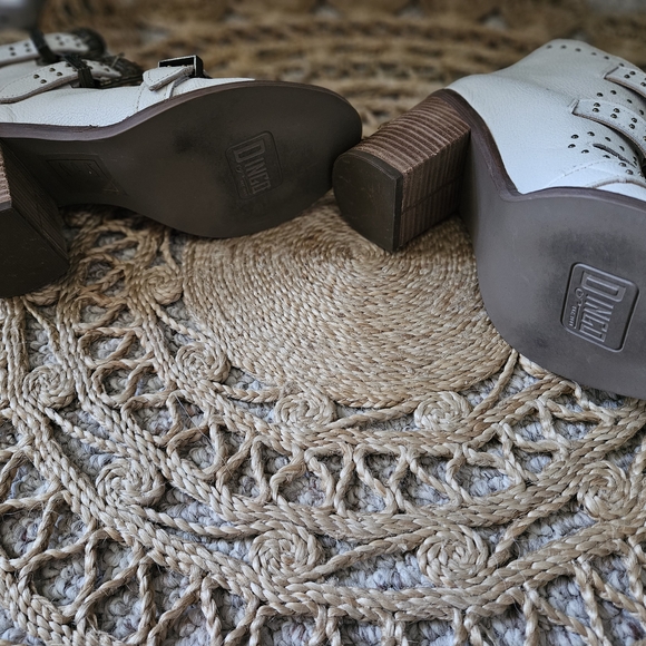 Dingo Ziggy White Women's Shoes - Picture 5 of 9